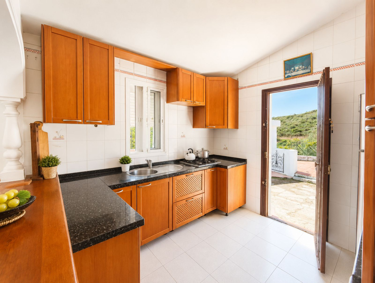 6 Bed Townhouse for sale in Estepona Costa Del Sol, Málaga, Spain