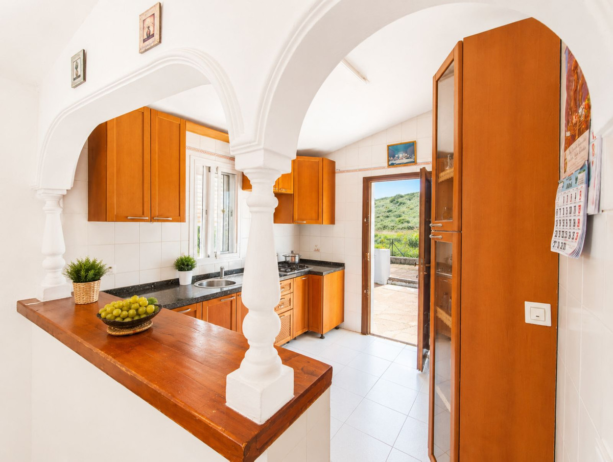 6 Bed Townhouse for sale in Estepona Costa Del Sol, Málaga, Spain