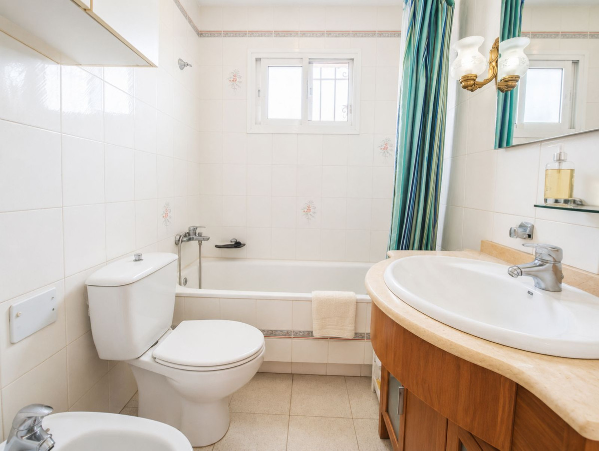 6 Bed Townhouse for sale in Estepona Costa Del Sol, Málaga, Spain