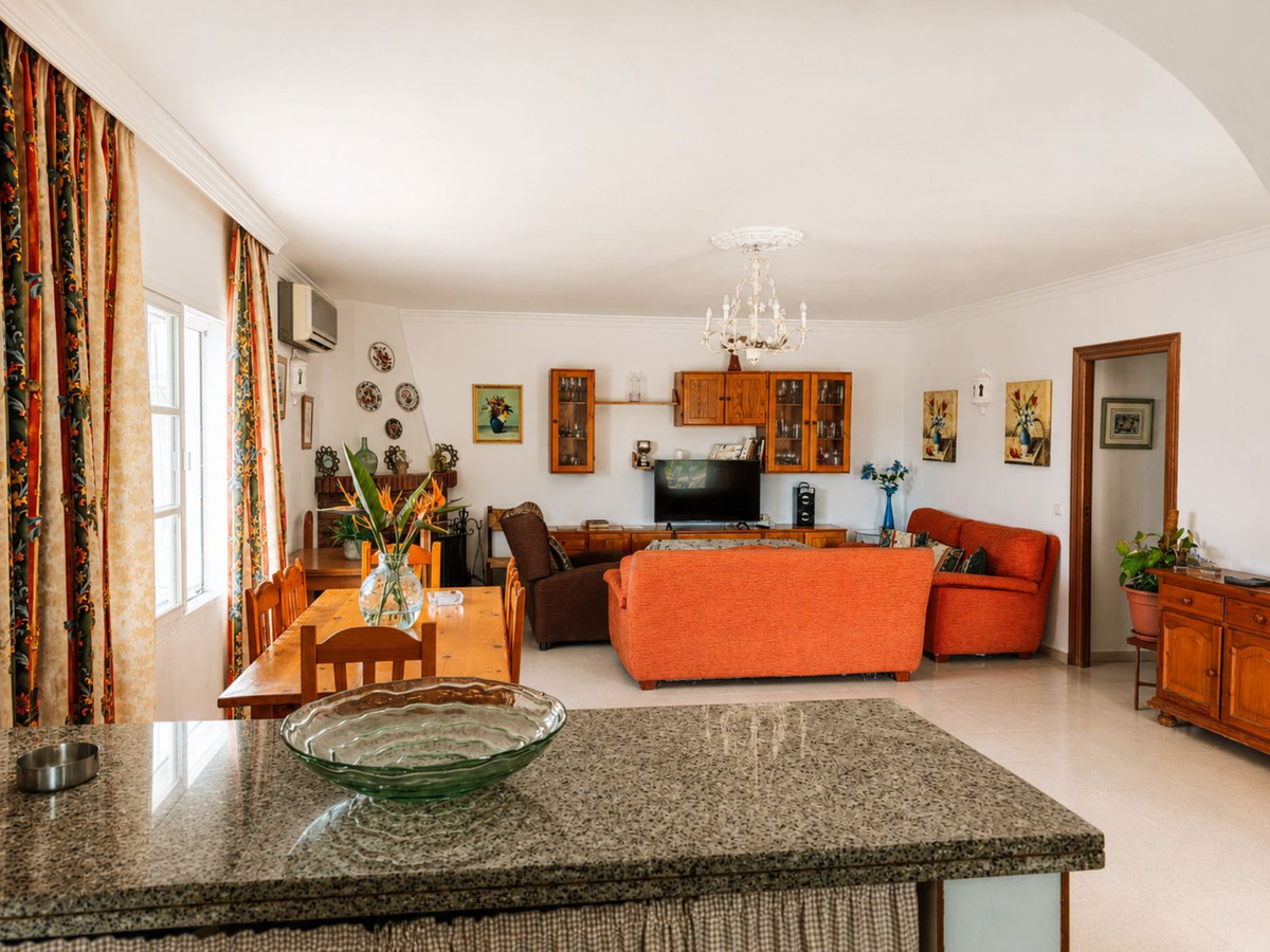 6 Bed Townhouse for sale in Estepona Costa Del Sol, Málaga, Spain