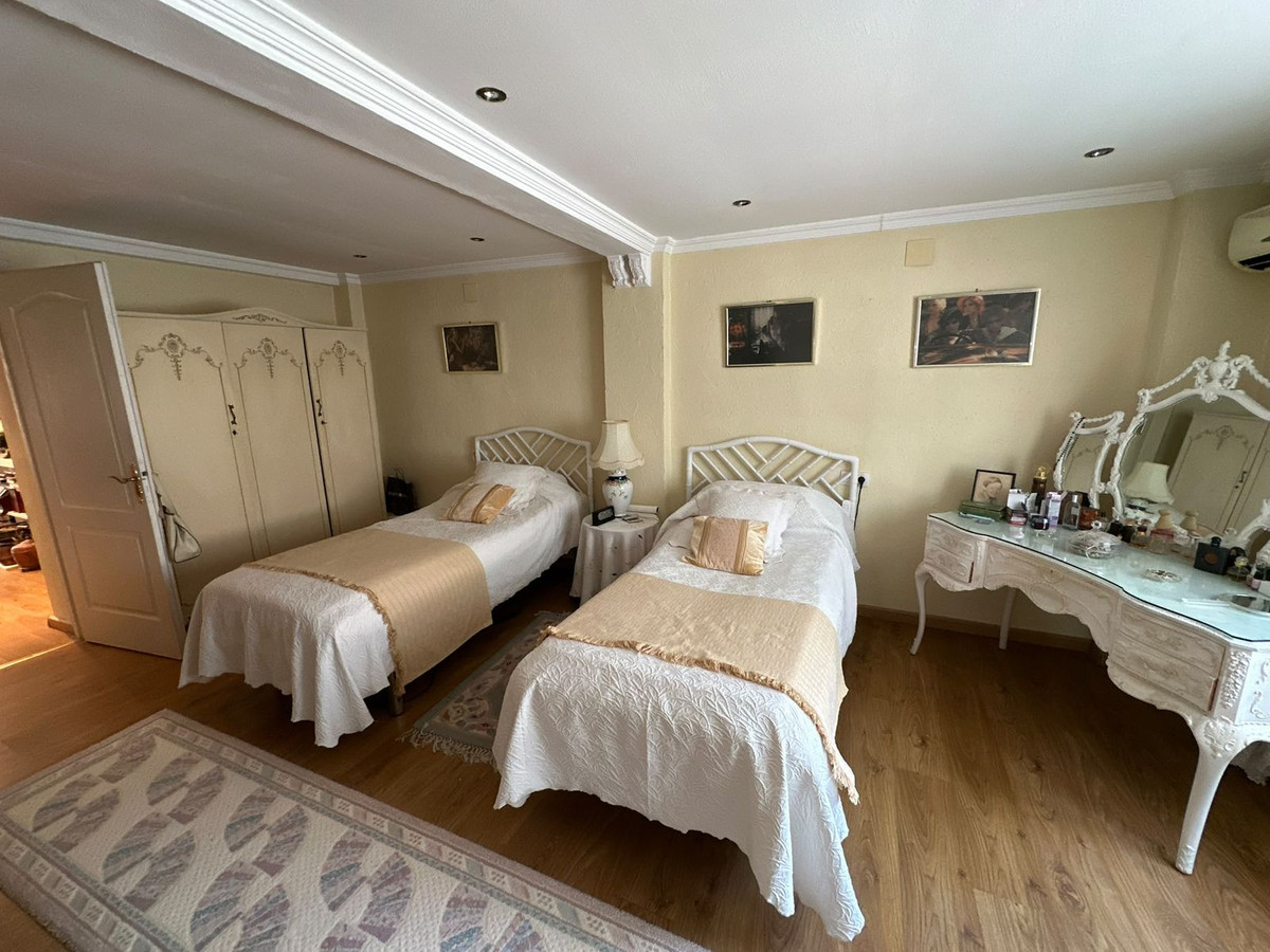 5 Bed Townhouse for sale in Orcheta Costa Blanca, Alicante, Spain