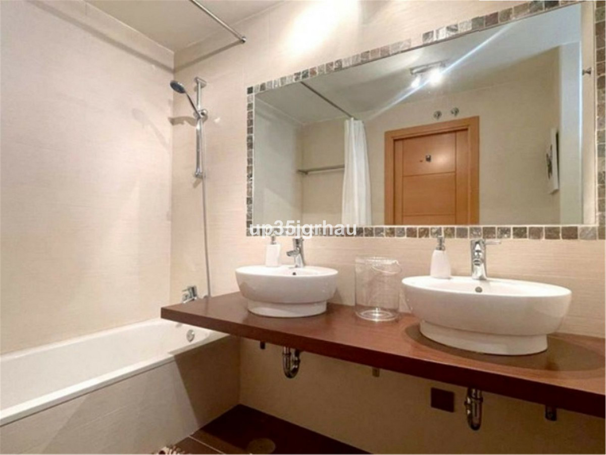 2 Bed Apartment for sale in Selwo Costa Del Sol, Málaga, Spain