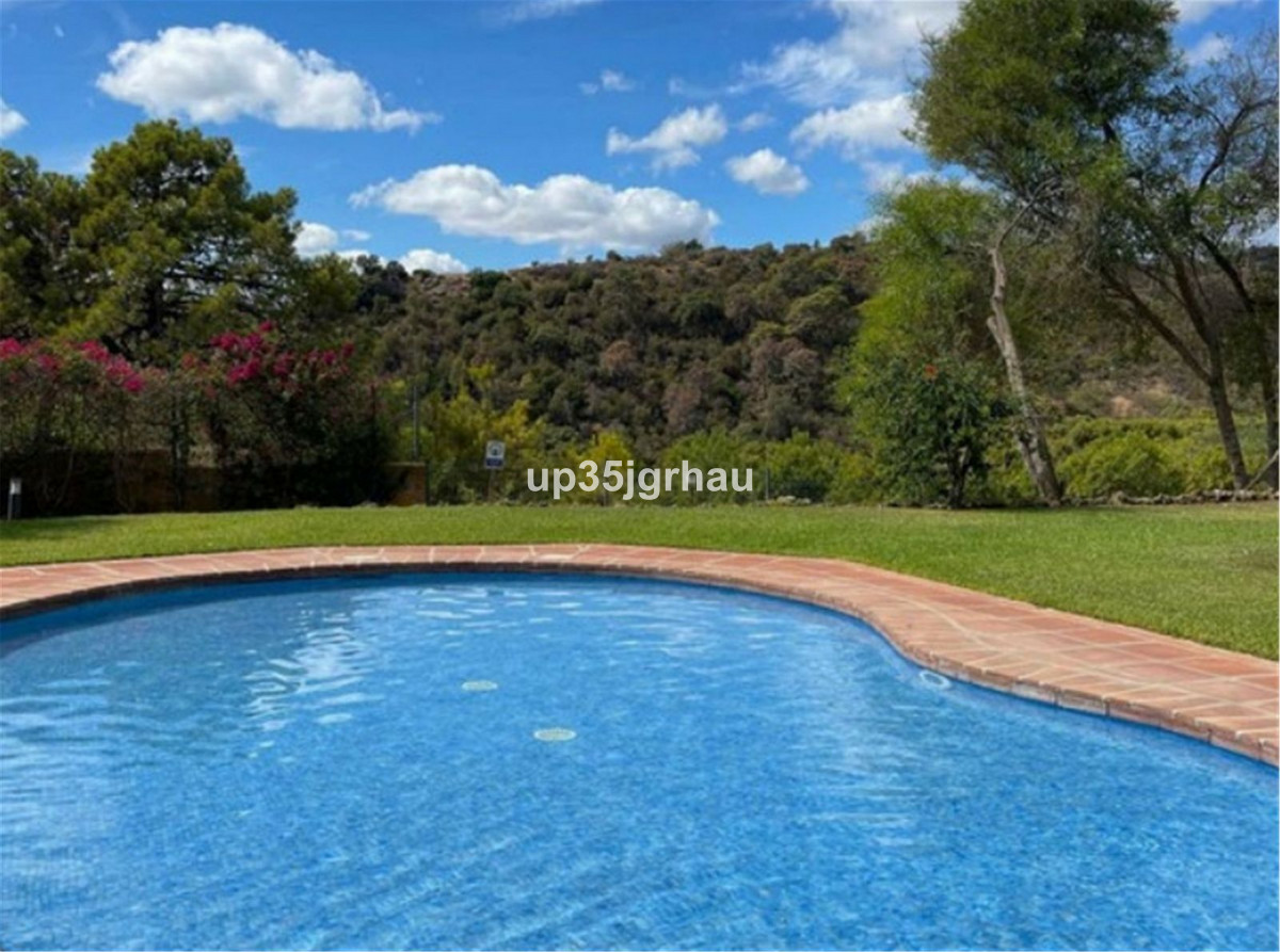 2 Bed Apartment for sale in Selwo Costa Del Sol, Málaga, Spain
