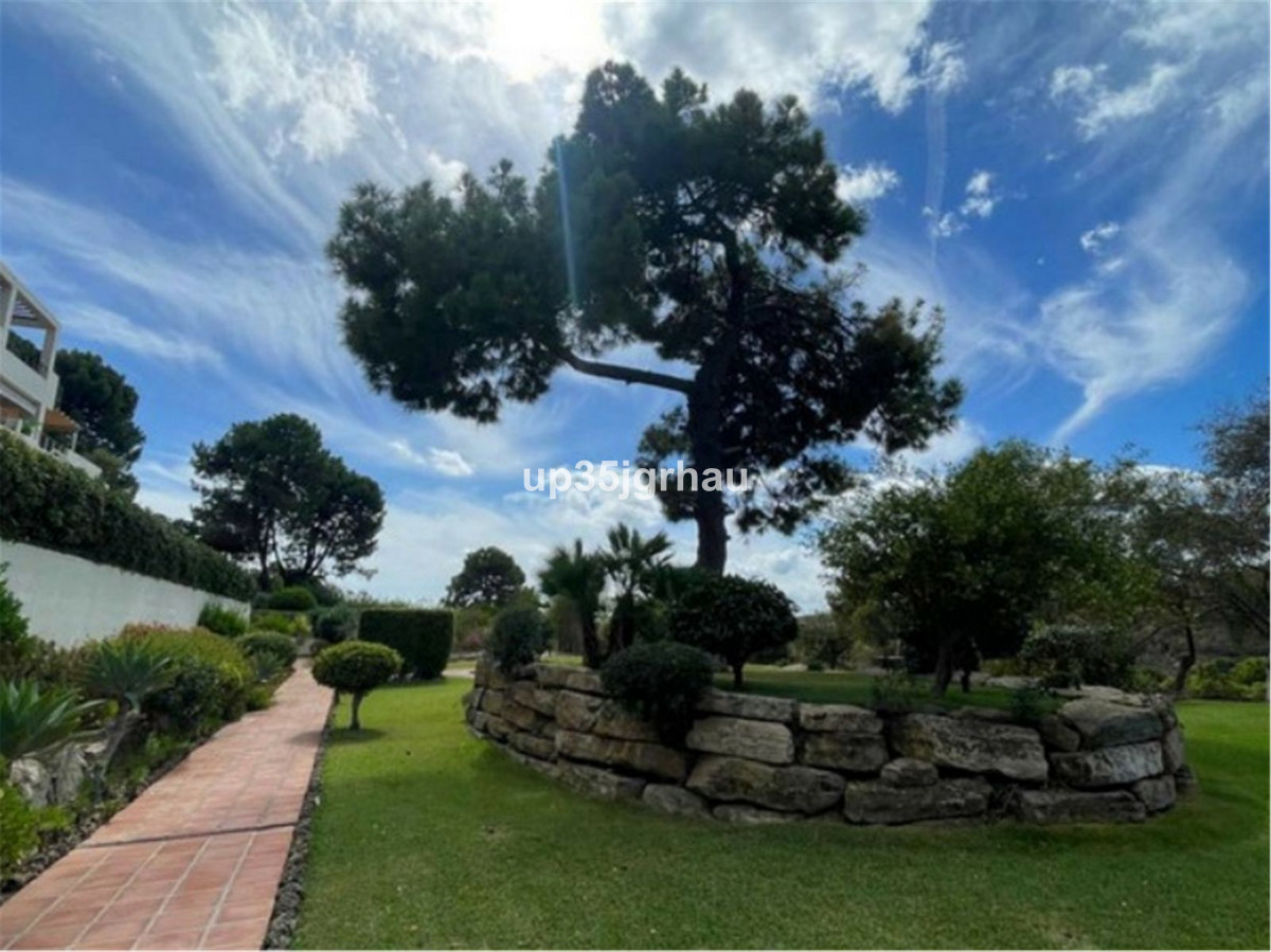 2 Bed Apartment for sale in Selwo Costa Del Sol, Málaga, Spain