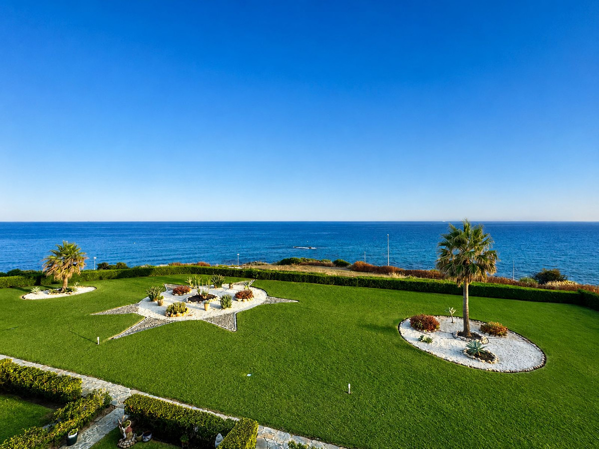 2 Bed Apartment for sale in El Chaparral Costa Del Sol, Málaga, Spain