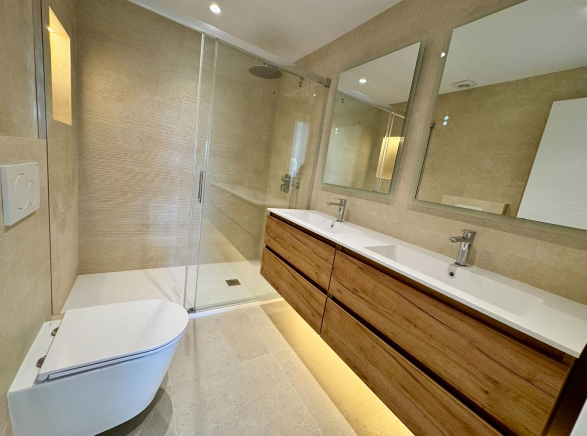 3 Bed Apartment for sale in Atalaya Costa Del Sol, Málaga, Spain