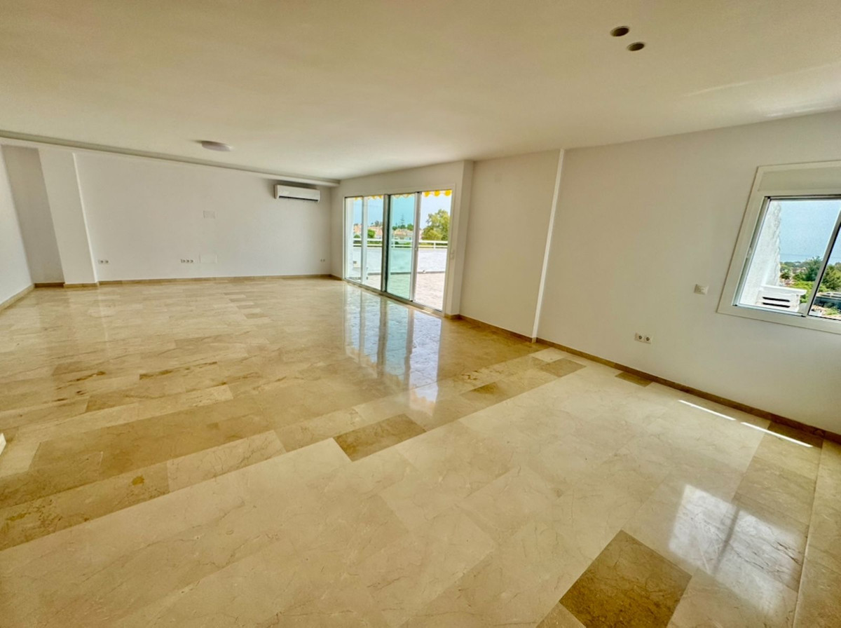 3 Bed Apartment for sale in Atalaya Costa Del Sol, Málaga, Spain
