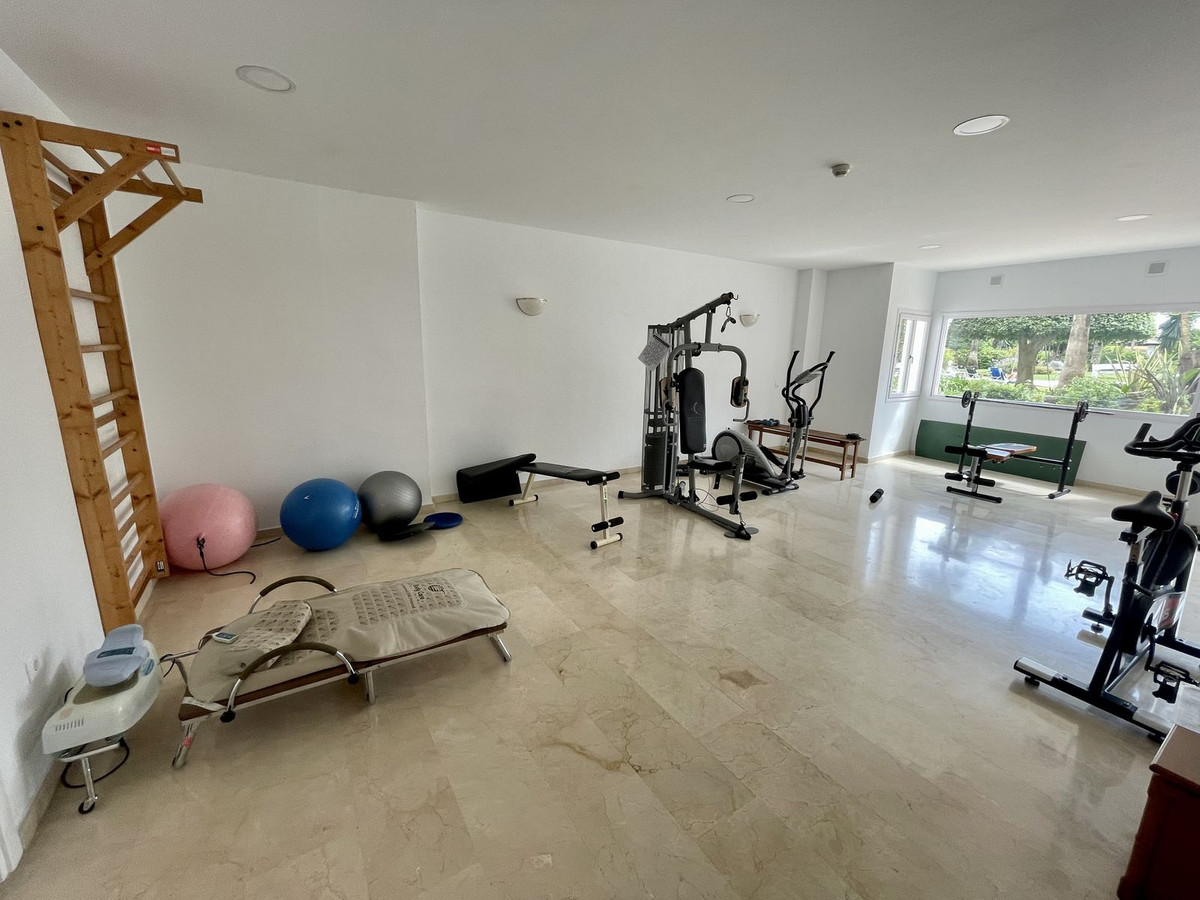 3 Bed Apartment for sale in Atalaya Costa Del Sol, Málaga, Spain