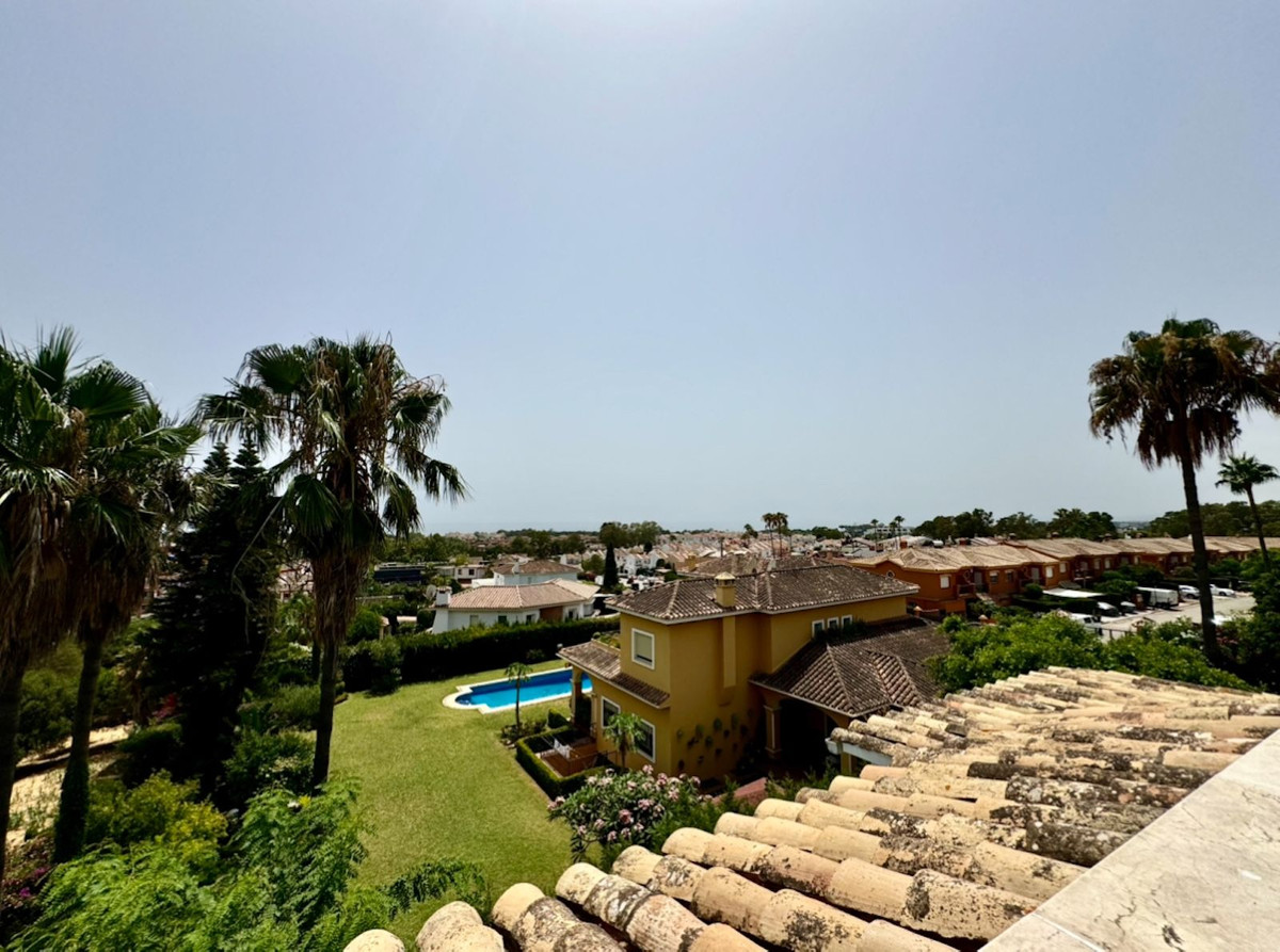 3 Bed Apartment for sale in Atalaya Costa Del Sol, Málaga, Spain