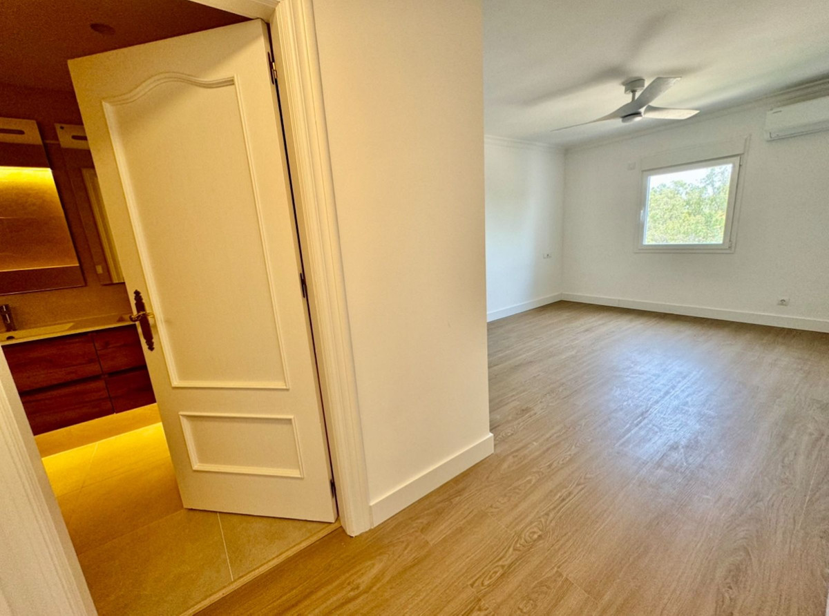 2 Bed Apartment for sale in Atalaya Costa Del Sol, Málaga, Spain