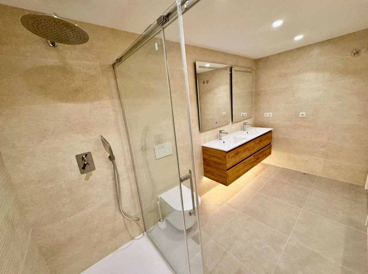 2 Bed Apartment for sale in Atalaya Costa Del Sol, Málaga, Spain