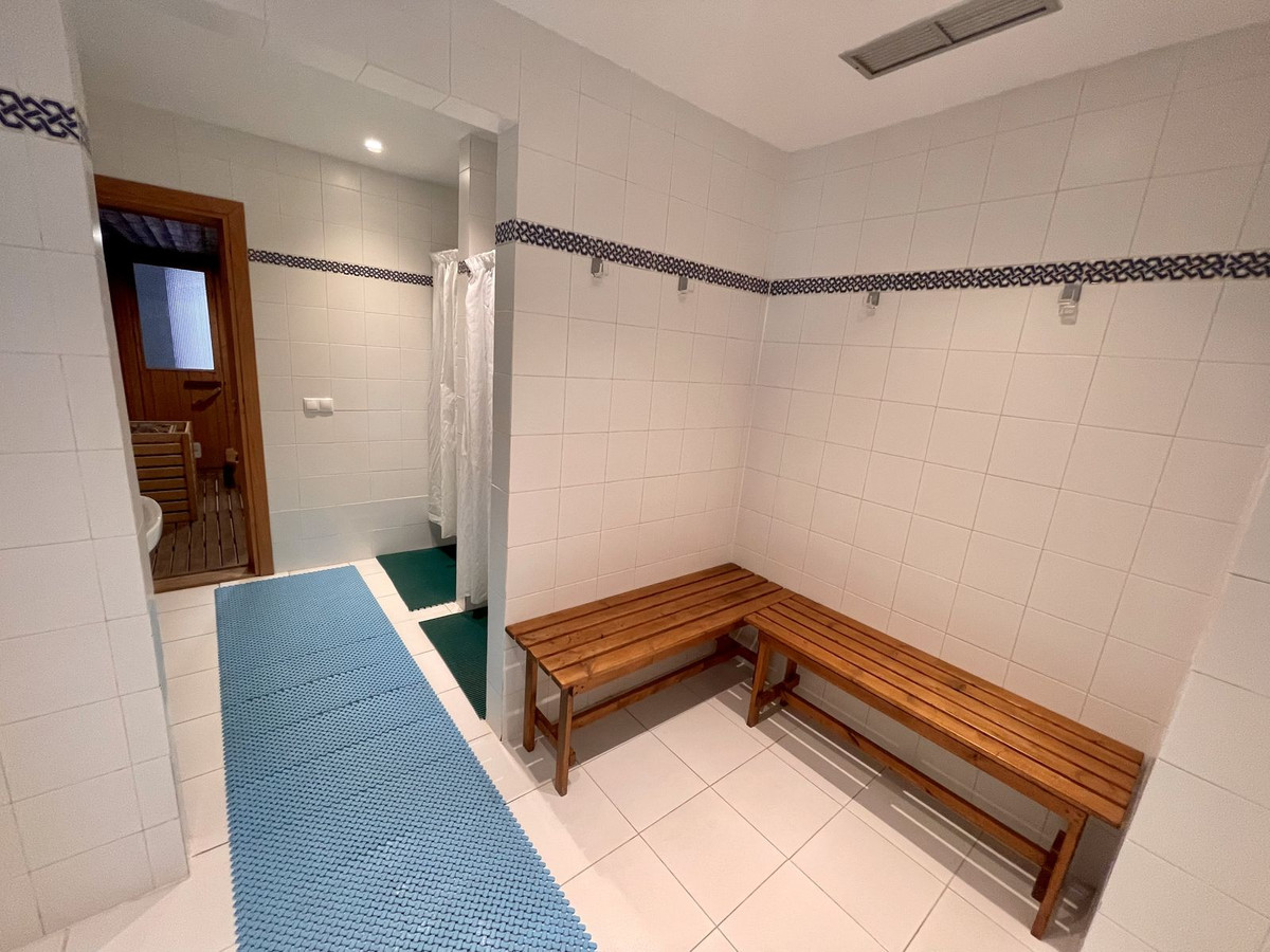 2 Bed Apartment for sale in Atalaya Costa Del Sol, Málaga, Spain