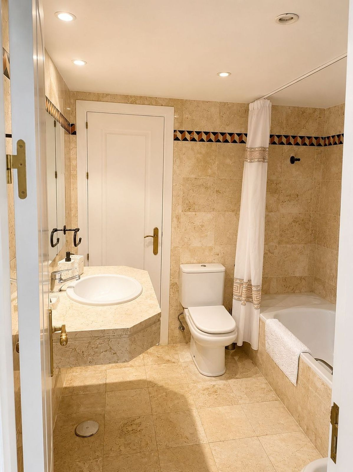 3 Bed Apartment for sale in La Quinta Costa Del Sol, Málaga, Spain