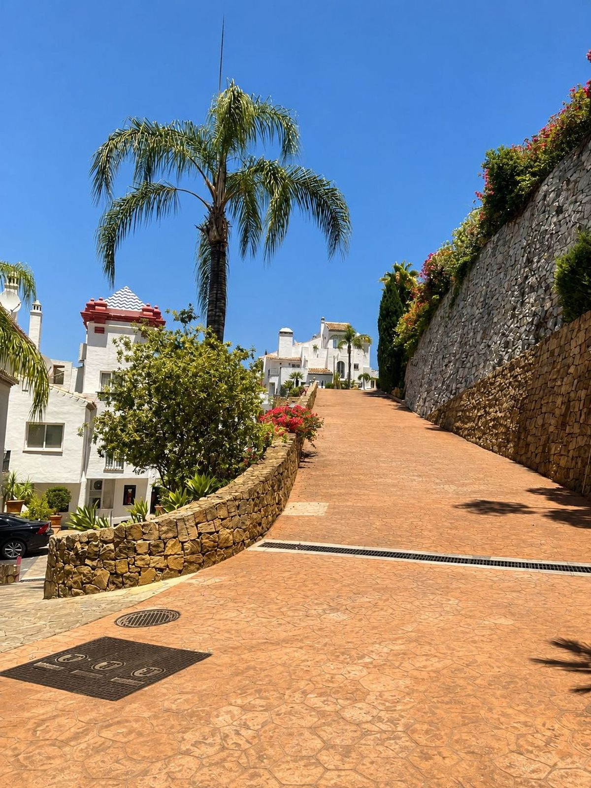 3 Bed Apartment for sale in La Quinta Costa Del Sol, Málaga, Spain