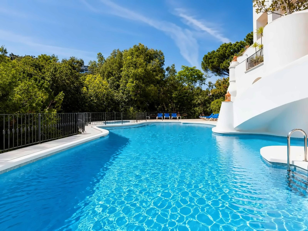 3 Bed Apartment for sale in La Quinta Costa Del Sol, Málaga, Spain