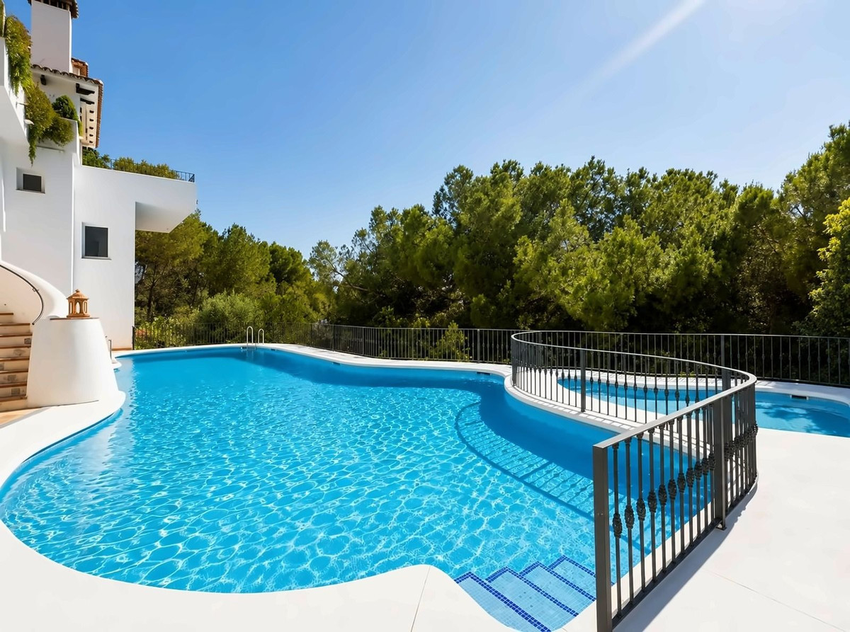 3 Bed Apartment for sale in La Quinta Costa Del Sol, Málaga, Spain