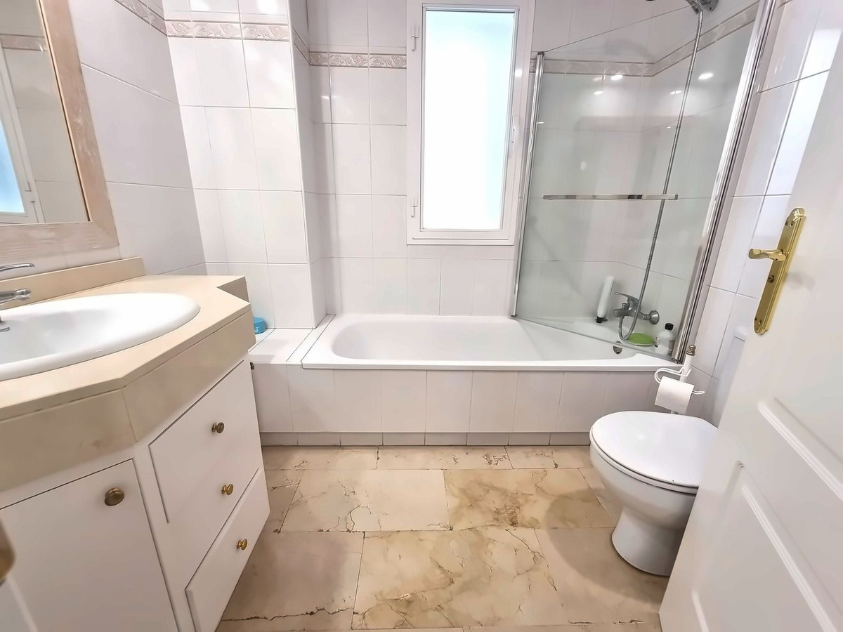 2 Bed Apartment for sale in Puerto Banús Costa Del Sol, Málaga, Spain