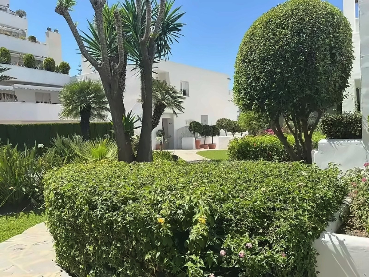2 Bed Apartment for sale in Nueva Andalucía Costa Del Sol, Málaga, Spain