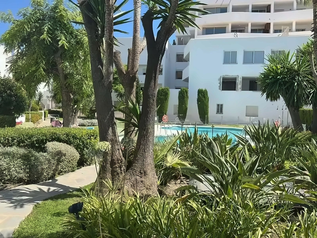 2 Bed Apartment for sale in Nueva Andalucía Costa Del Sol, Málaga, Spain