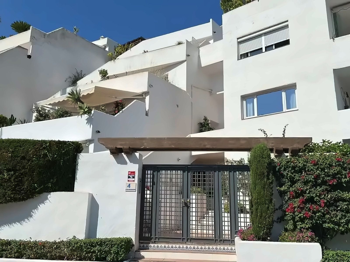 2 Bed Apartment for sale in Nueva Andalucía Costa Del Sol, Málaga, Spain