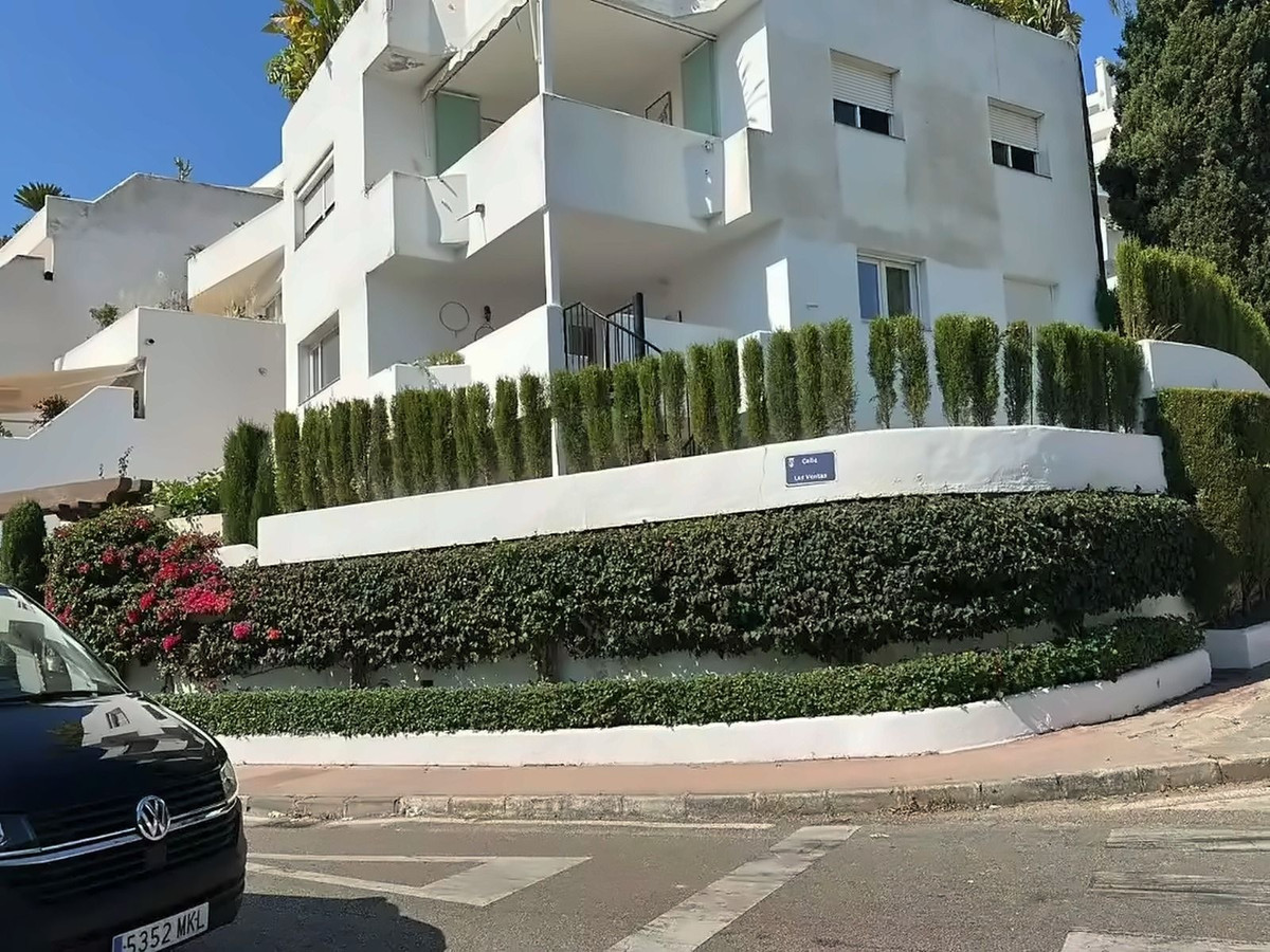 2 Bed Apartment for sale in Nueva Andalucía Costa Del Sol, Málaga, Spain