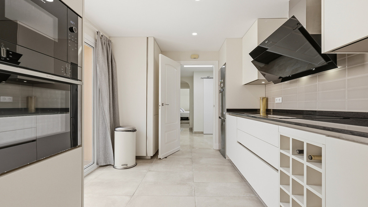 3 Bed Apartment for sale in La Duquesa Costa Del Sol, Málaga, Spain