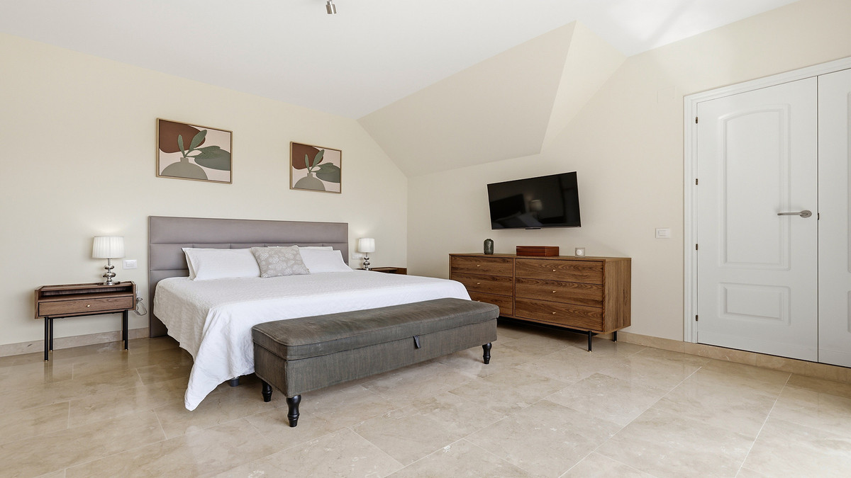 3 Bed Apartment for sale in La Duquesa Costa Del Sol, Málaga, Spain