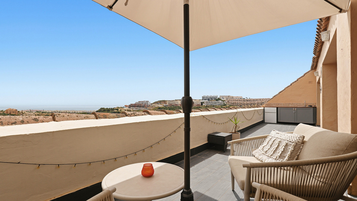 3 Bed Apartment for sale in La Duquesa Costa Del Sol, Málaga, Spain