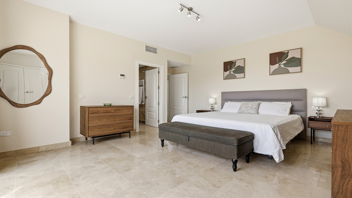 3 Bed Apartment for sale in La Duquesa Costa Del Sol, Málaga, Spain