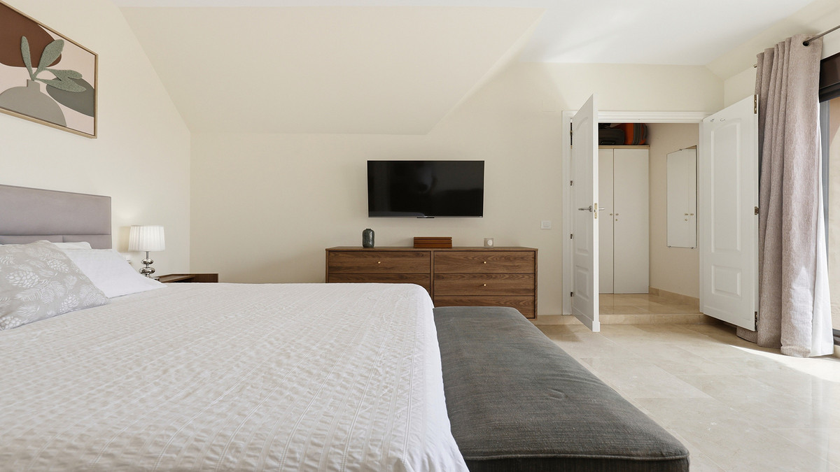 3 Bed Apartment for sale in La Duquesa Costa Del Sol, Málaga, Spain