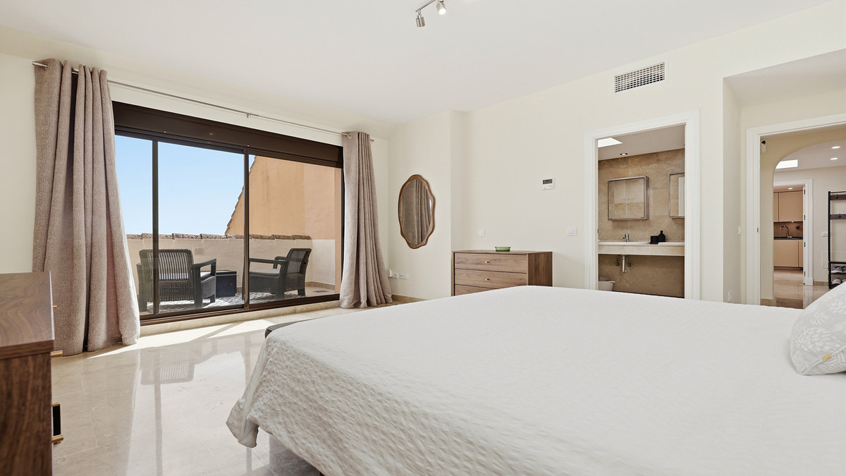 3 Bed Apartment for sale in La Duquesa Costa Del Sol, Málaga, Spain