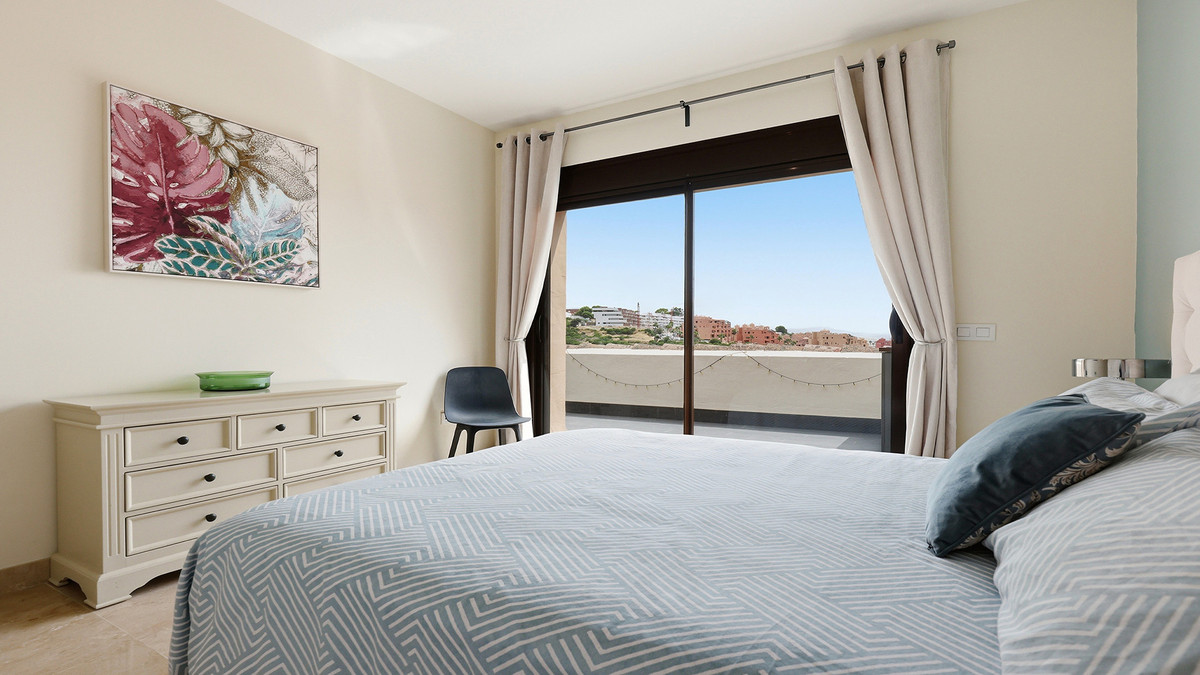 3 Bed Apartment for sale in La Duquesa Costa Del Sol, Málaga, Spain