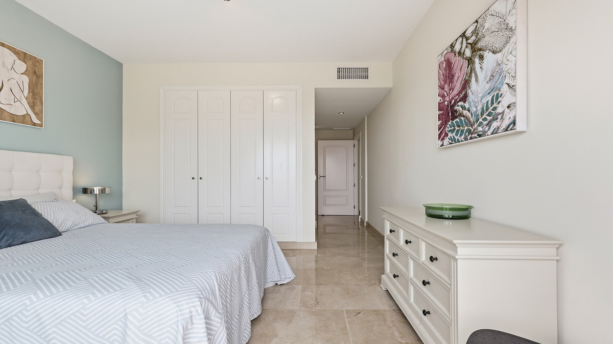 3 Bed Apartment for sale in La Duquesa Costa Del Sol, Málaga, Spain