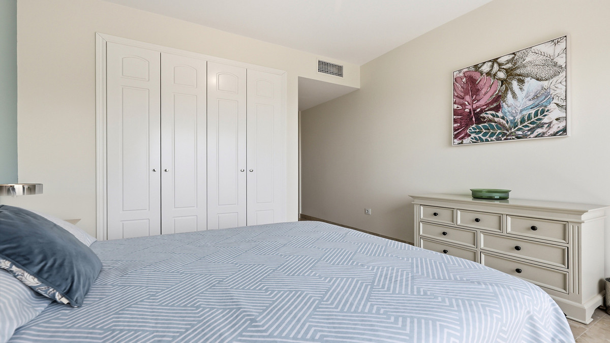 3 Bed Apartment for sale in La Duquesa Costa Del Sol, Málaga, Spain