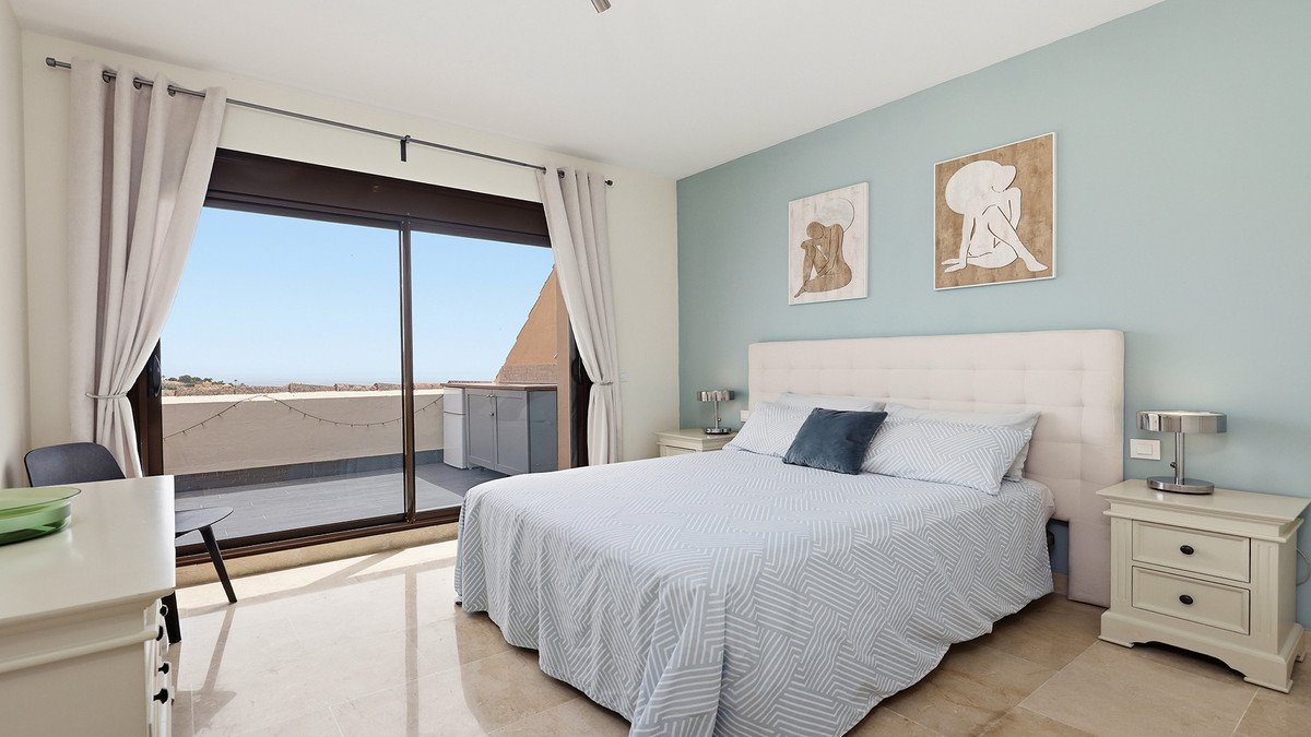 3 Bed Apartment for sale in La Duquesa Costa Del Sol, Málaga, Spain