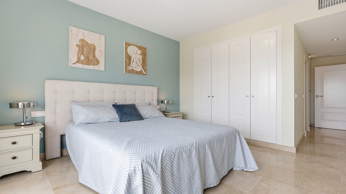 3 Bed Apartment for sale in La Duquesa Costa Del Sol, Málaga, Spain