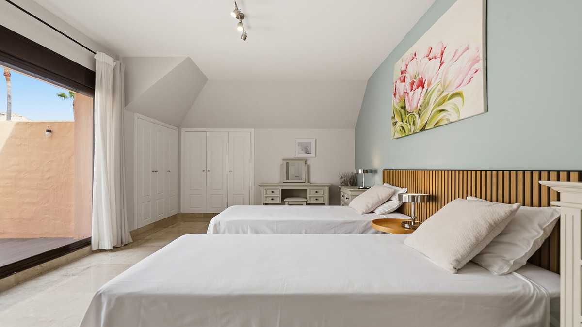 3 Bed Apartment for sale in La Duquesa Costa Del Sol, Málaga, Spain