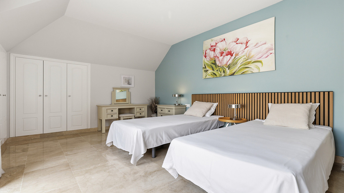 3 Bed Apartment for sale in La Duquesa Costa Del Sol, Málaga, Spain