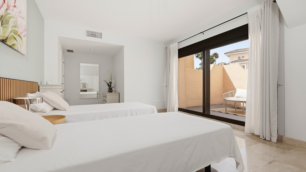 3 Bed Apartment for sale in La Duquesa Costa Del Sol, Málaga, Spain