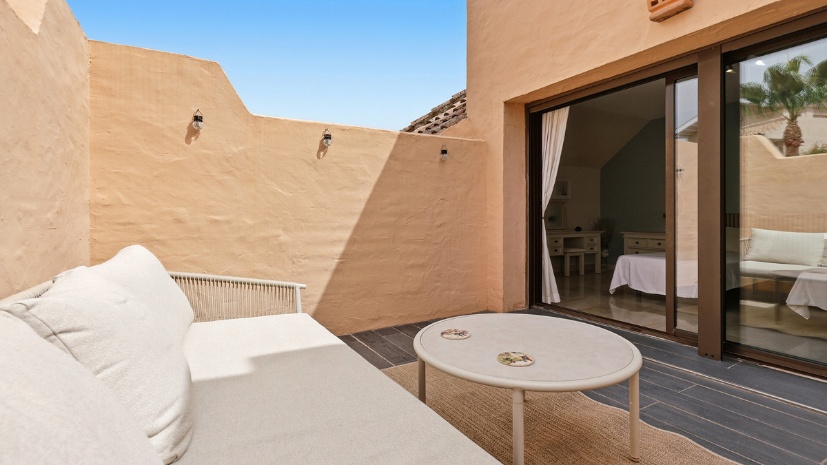 3 Bed Apartment for sale in La Duquesa Costa Del Sol, Málaga, Spain