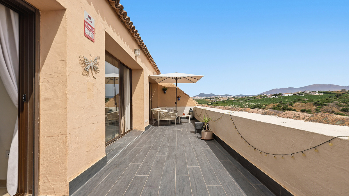 3 Bed Apartment for sale in La Duquesa Costa Del Sol, Málaga, Spain