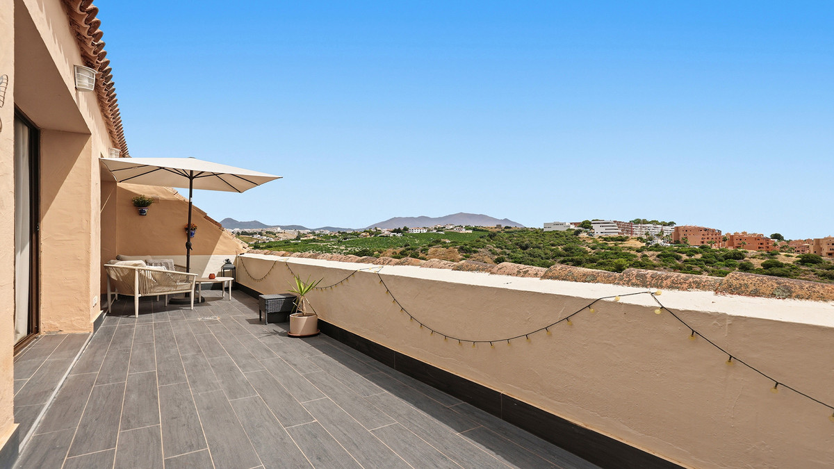 3 Bed Apartment for sale in La Duquesa Costa Del Sol, Málaga, Spain
