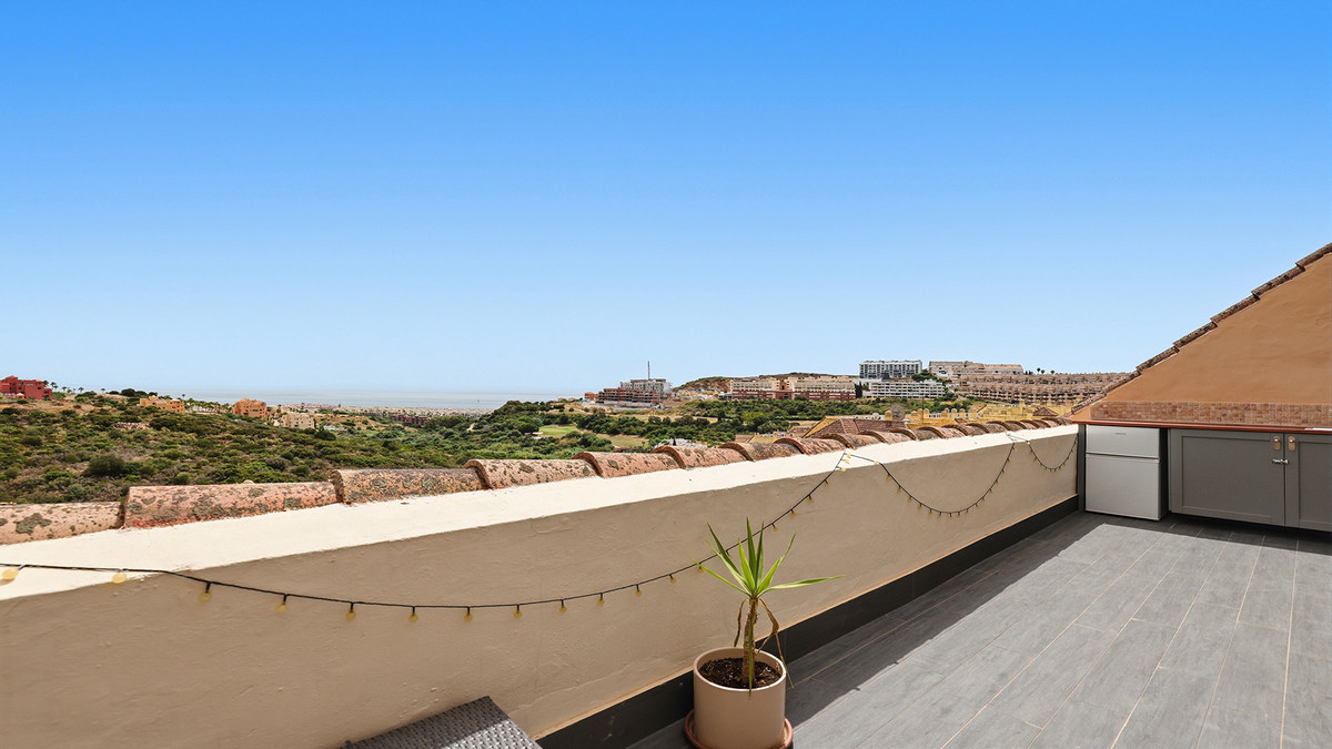 3 Bed Apartment for sale in La Duquesa Costa Del Sol, Málaga, Spain