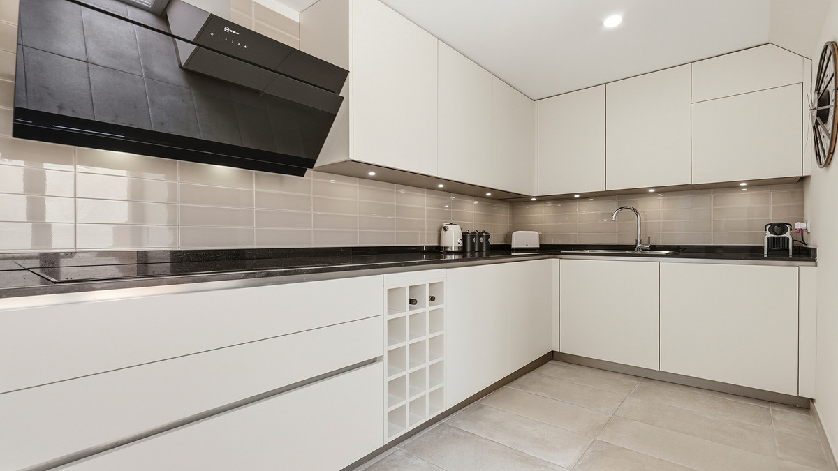 3 Bed Apartment for sale in La Duquesa Costa Del Sol, Málaga, Spain