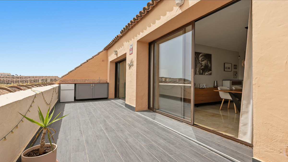 3 Bed Apartment for sale in La Duquesa Costa Del Sol, Málaga, Spain