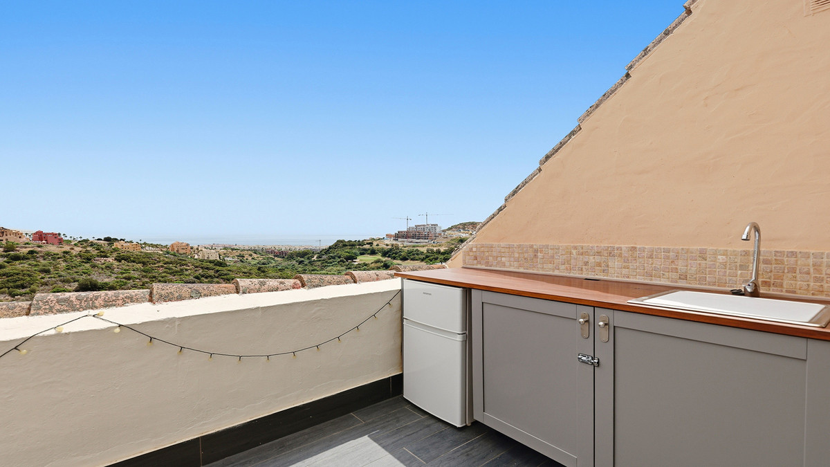 3 Bed Apartment for sale in La Duquesa Costa Del Sol, Málaga, Spain