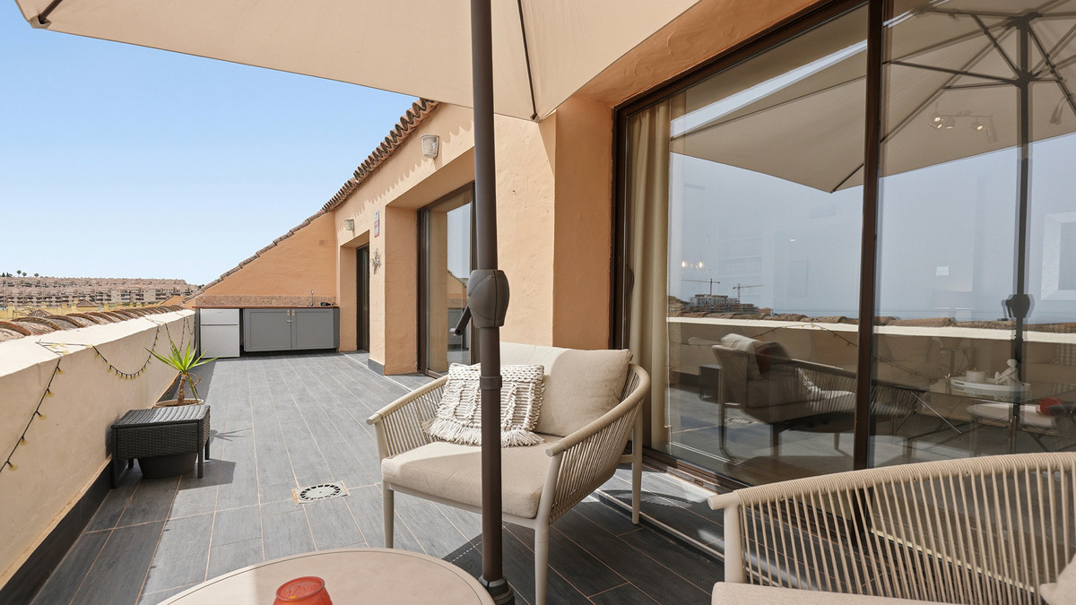 3 Bed Apartment for sale in La Duquesa Costa Del Sol, Málaga, Spain