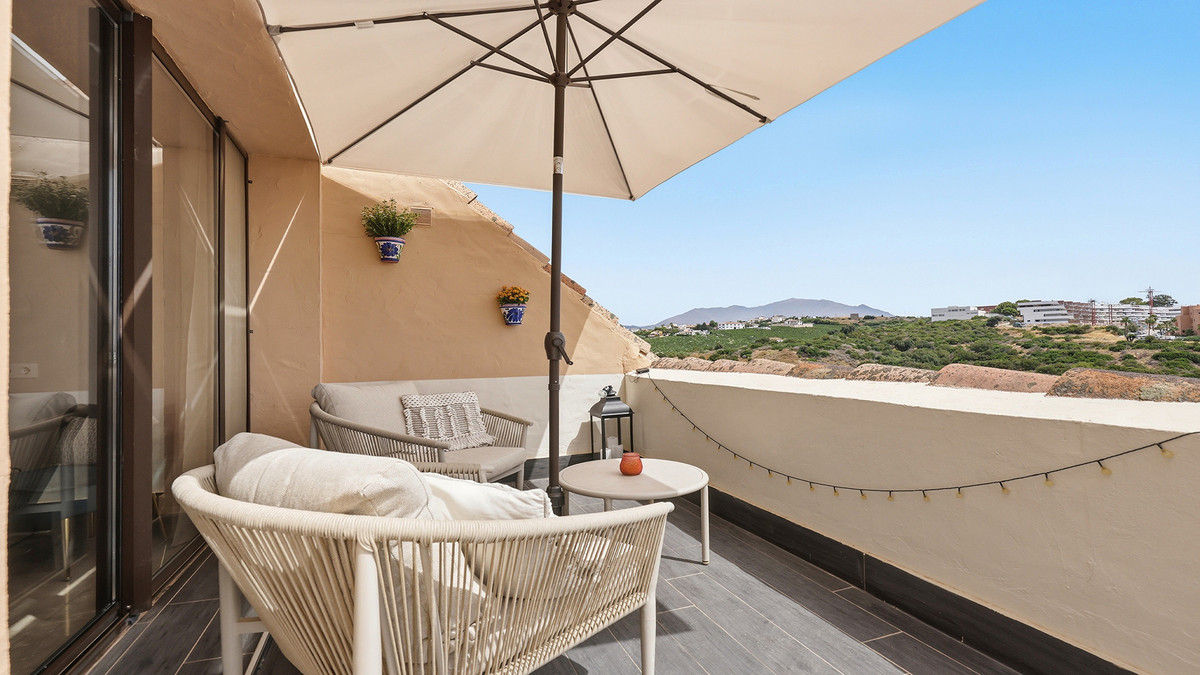 3 Bed Apartment for sale in La Duquesa Costa Del Sol, Málaga, Spain