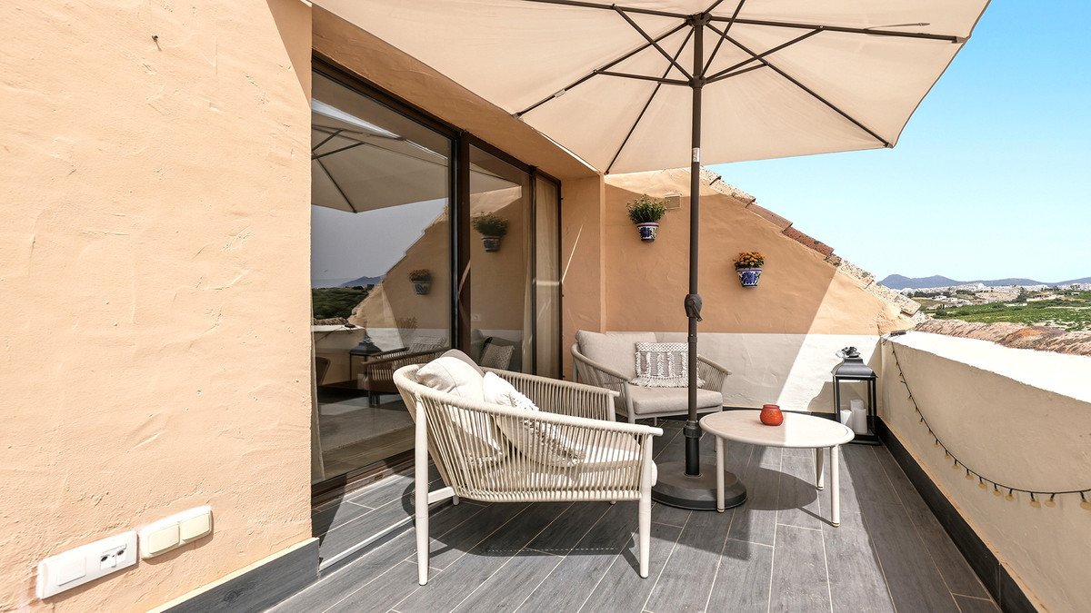 3 Bed Apartment for sale in La Duquesa Costa Del Sol, Málaga, Spain