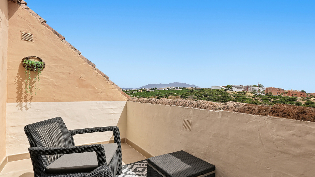 3 Bed Apartment for sale in La Duquesa Costa Del Sol, Málaga, Spain